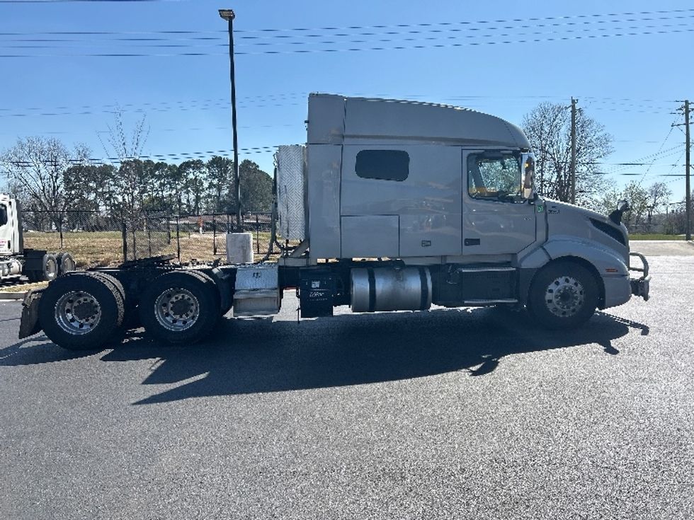Sleeper Tractor-Heavy Duty Tractors-Volvo-2020-VNL64740-Lowell-AR-572,709\n\t\tmiles-$ 52,750 - Image 8