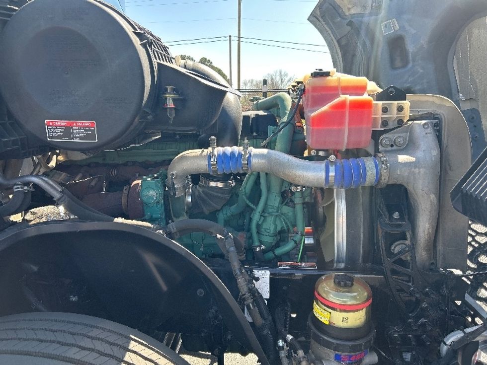 Sleeper Tractor-Heavy Duty Tractors-Volvo-2020-VNL64740-Lowell-AR-594,184\n\t\tmiles-$ 52,250 - Image 19