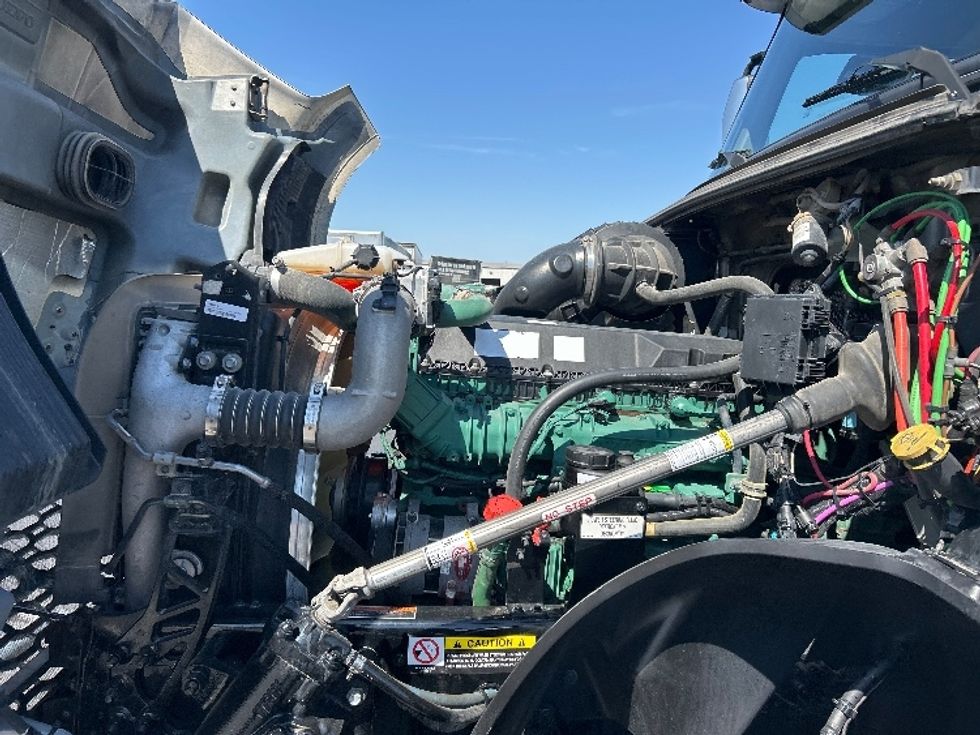 Sleeper Tractor-Heavy Duty Tractors-Volvo-2020-VNL64740-Lowell-AR-594,184\n\t\tmiles-$ 52,250 - Image 20