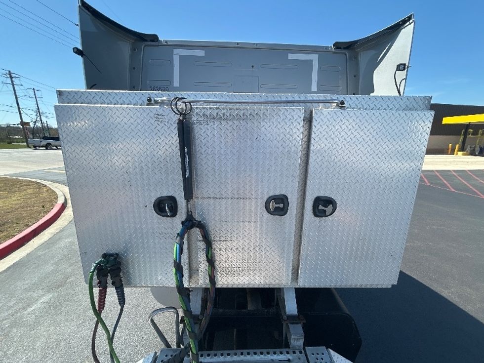 Sleeper Tractor-Heavy Duty Tractors-Volvo-2020-VNL64740-Lowell-AR-594,184\n\t\tmiles-$ 52,250 - Image 21