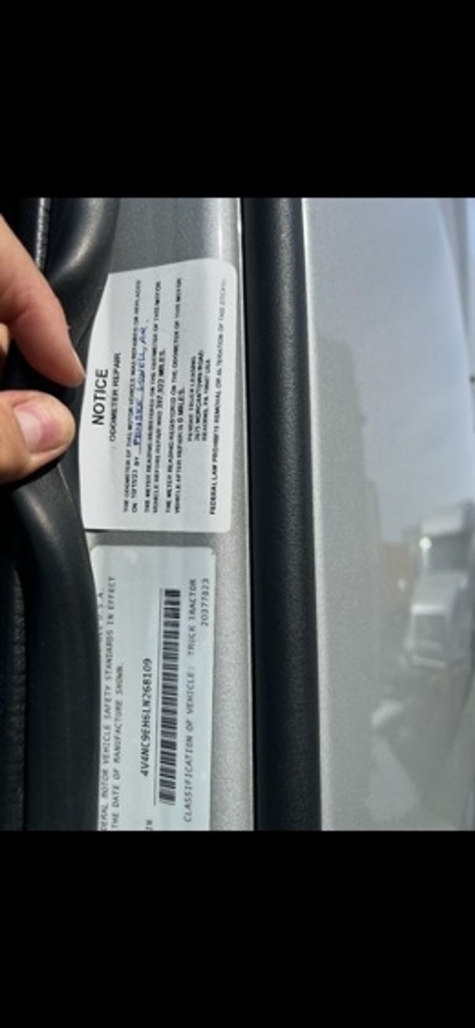 Sleeper Tractor-Heavy Duty Tractors-Volvo-2020-VNL64740-Lowell-AR-594,184\n\t\tmiles-$ 52,250 - Image 23