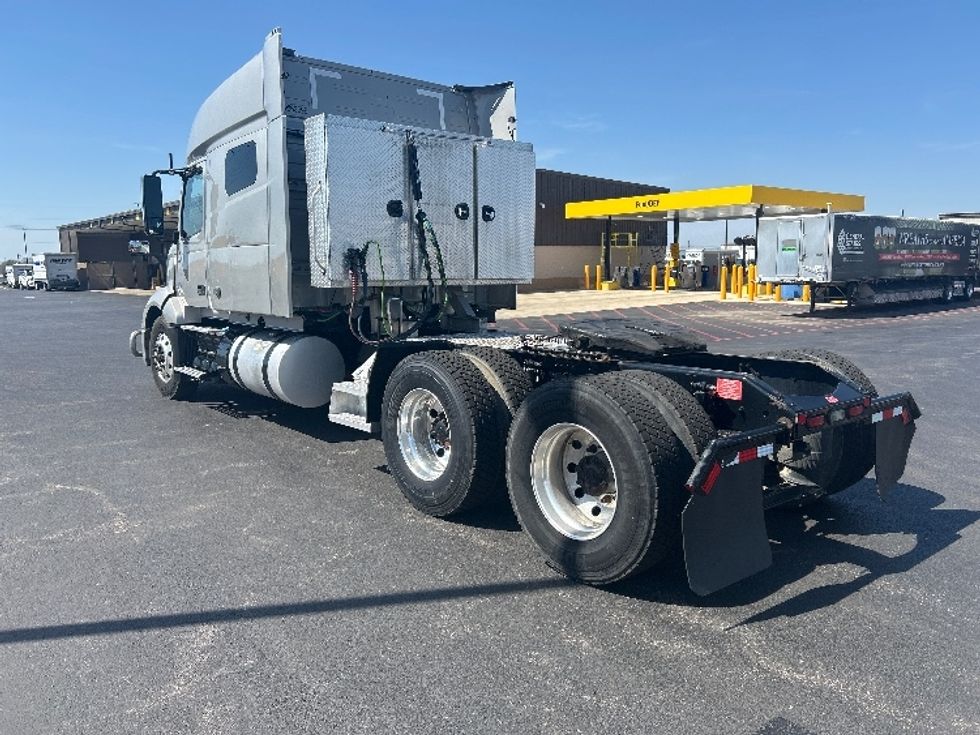 Sleeper Tractor-Heavy Duty Tractors-Volvo-2020-VNL64740-Lowell-AR-594,184\n\t\tmiles-$ 52,250 - Image 5