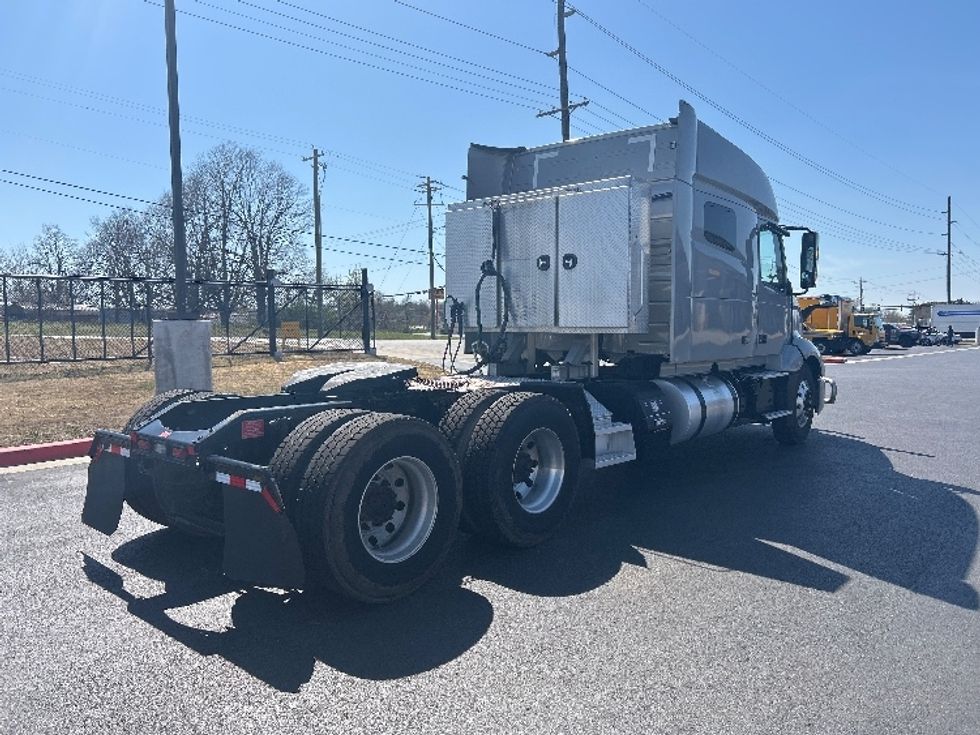 Sleeper Tractor-Heavy Duty Tractors-Volvo-2020-VNL64740-Lowell-AR-594,184\n\t\tmiles-$ 52,250 - Image 7