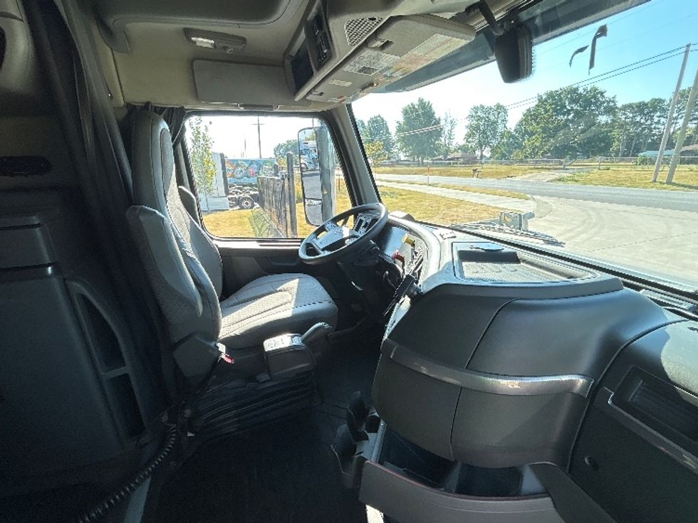Sleeper Tractor-Heavy Duty Tractors-Volvo-2020-VNL64740-Lowell-AR-654,052\n\t\tmiles-$ 58,250 - Image 15