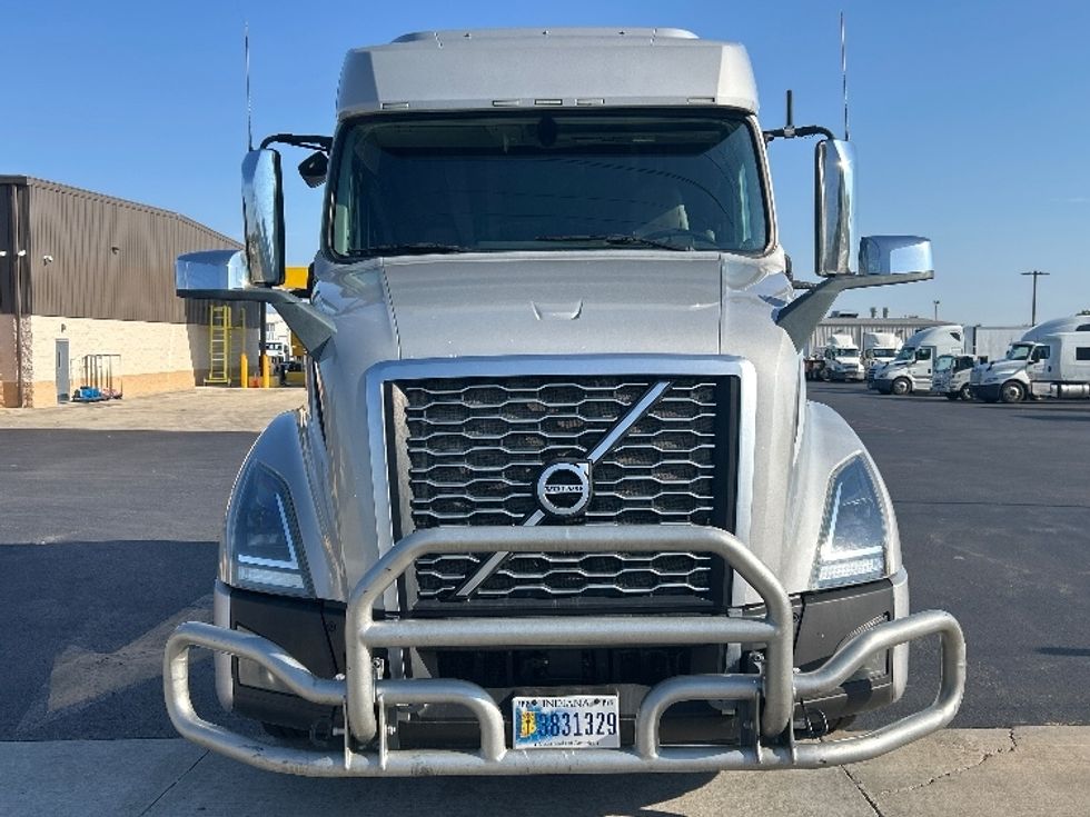 Sleeper Tractor-Heavy Duty Tractors-Volvo-2020-VNL64740-Lowell-AR-654,052\n\t\tmiles-$ 58,250 - Image 2