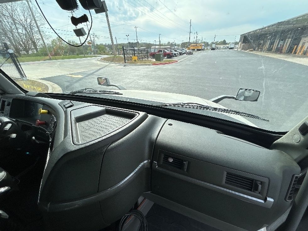 Sleeper Tractor-Heavy Duty Tractors-Volvo-2020-VNL64740-Lowell-AR-699,729\n\t\tmiles-$ 43,500 - Image 14