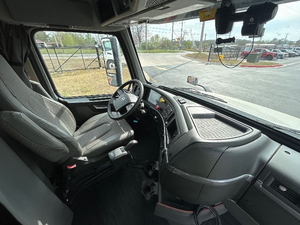 Sleeper Tractor-Heavy Duty Tractors-Volvo-2020-VNL64740-Lowell-AR-699,729\n\t\tmiles-$ 43,500 - Image 15