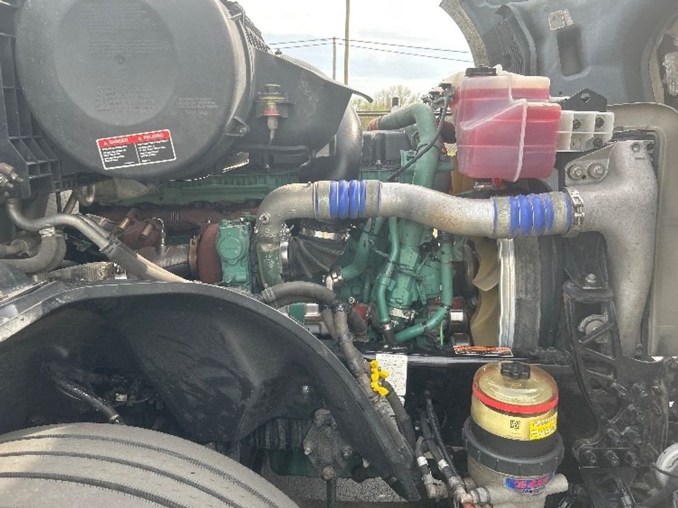 Sleeper Tractor-Heavy Duty Tractors-Volvo-2020-VNL64740-Lowell-AR-699,729\n\t\tmiles-$ 43,500 - Image 19