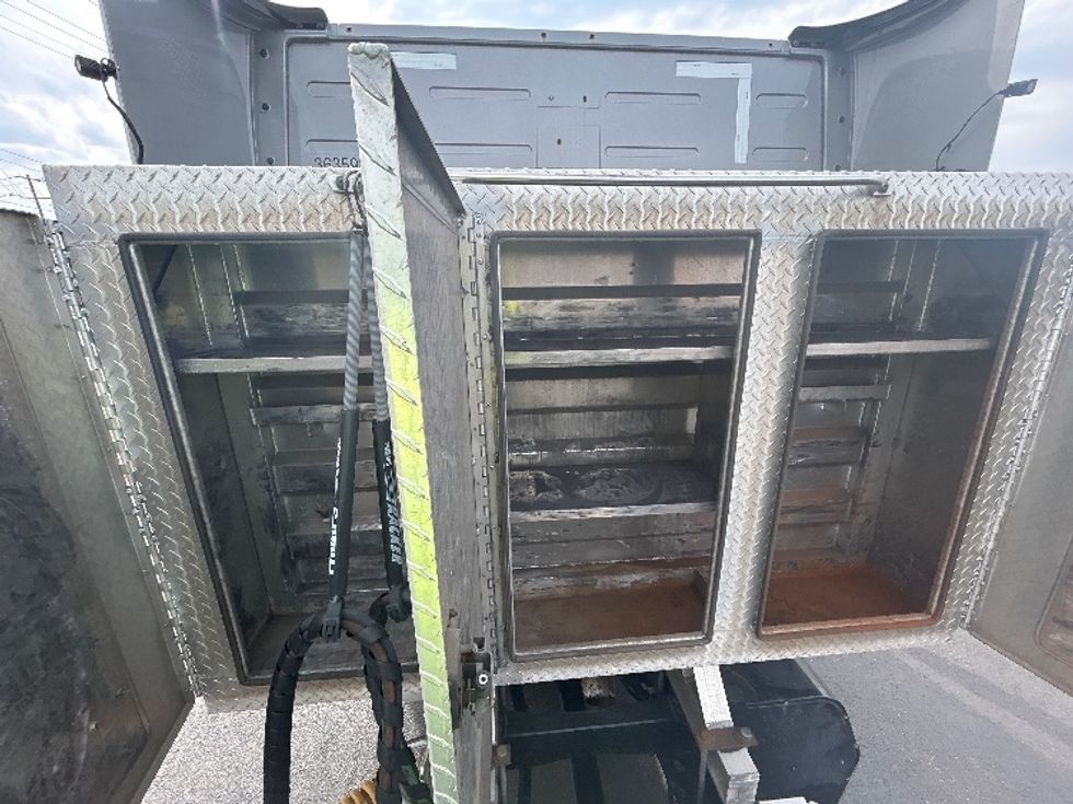 Sleeper Tractor-Heavy Duty Tractors-Volvo-2020-VNL64740-Lowell-AR-699,729\n\t\tmiles-$ 43,500 - Image 22