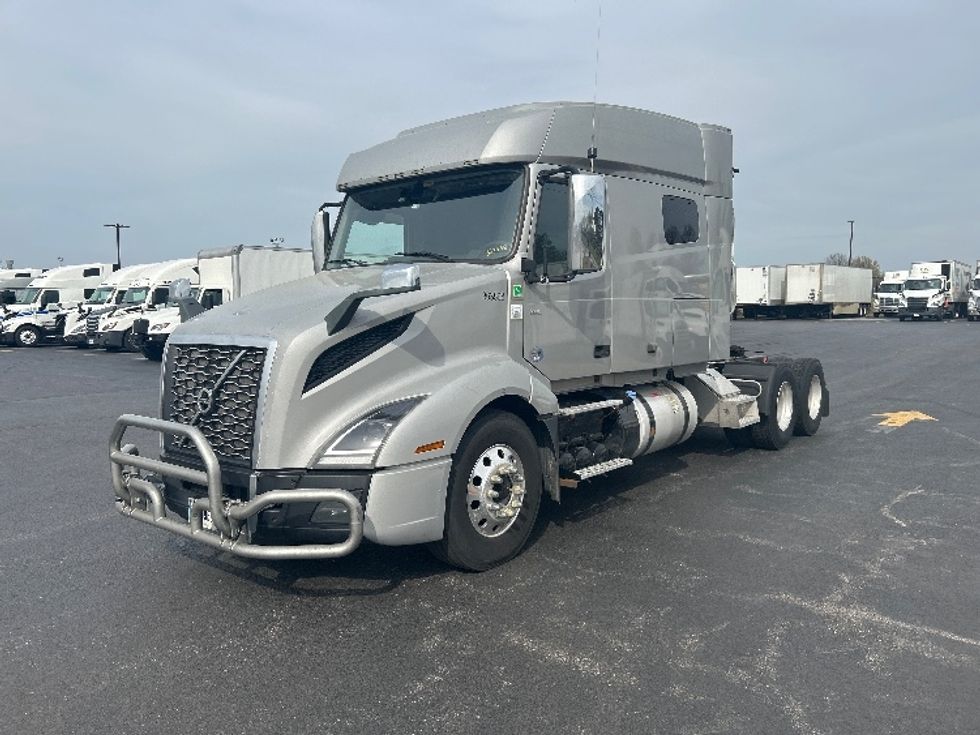 Sleeper Tractor-Heavy Duty Tractors-Volvo-2020-VNL64740-Lowell-AR-699,729\n\t\tmiles-$ 43,500 - Image 3