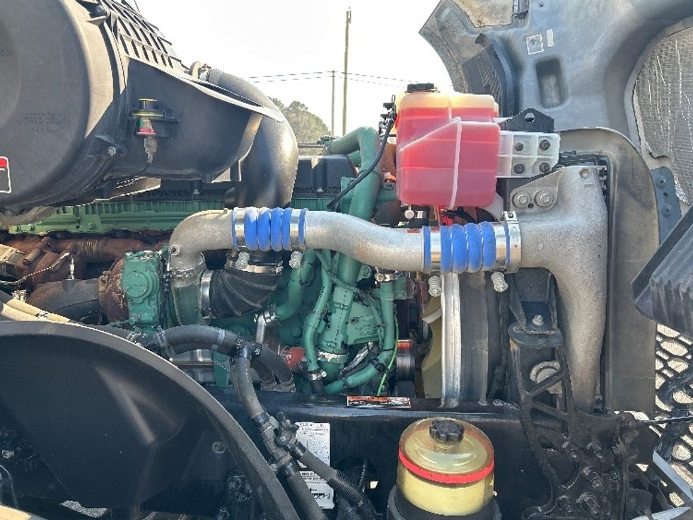 Sleeper Tractor-Heavy Duty Tractors-Volvo-2020-VNL64740-Lowell-AR-740,400\n\t\tmiles-$ 40,500 - Image 19