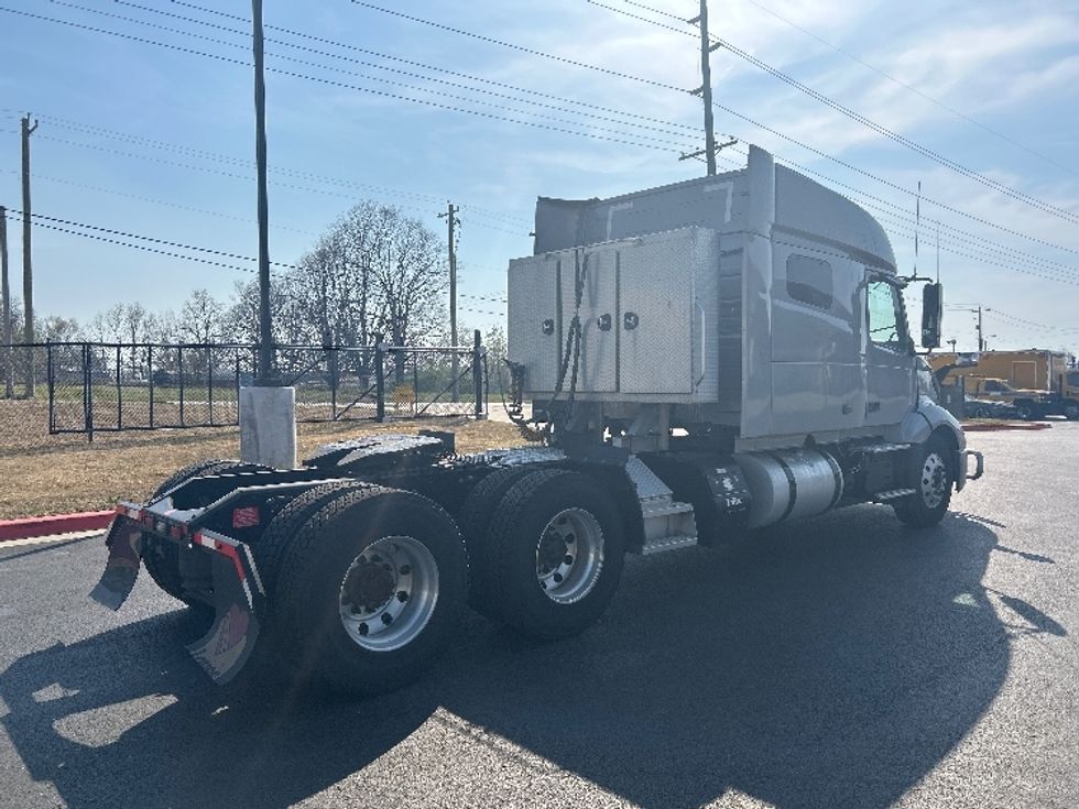 Sleeper Tractor-Heavy Duty Tractors-Volvo-2020-VNL64740-Lowell-AR-740,400\n\t\tmiles-$ 40,500 - Image 7
