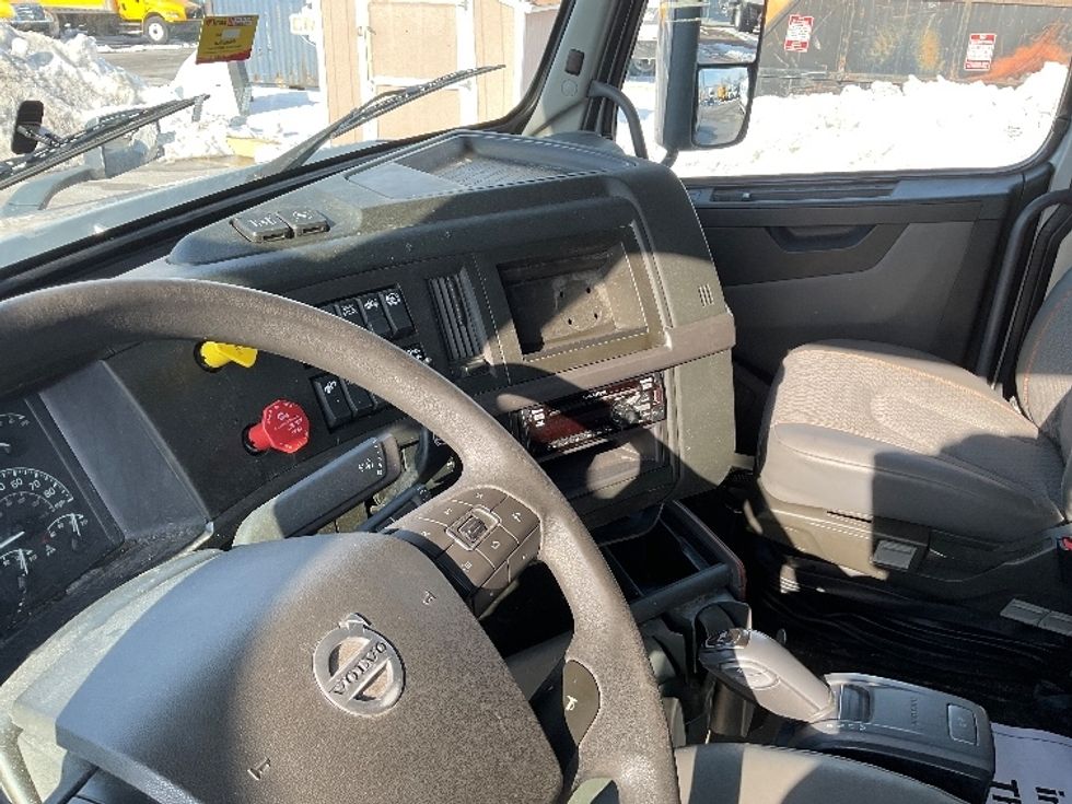 Sleeper Tractor-Heavy Duty Tractors-Volvo-2020-VNL64740-Moberly-MO-512,611\n\t\tmiles-$ 57,000 - Image 10