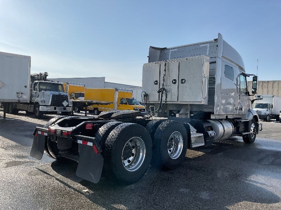 Sleeper Tractor-Heavy Duty Tractors-Volvo-2020-VNL64740-Moberly-MO-512,611\n\t\tmiles-$ 57,000 - Image 7