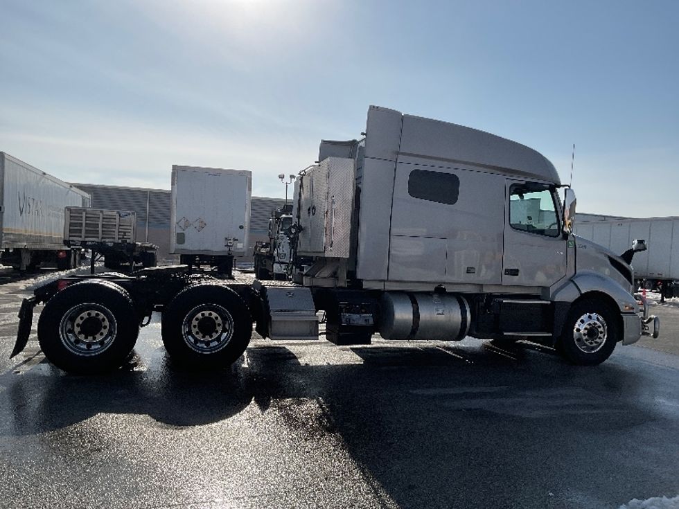 Sleeper Tractor-Heavy Duty Tractors-Volvo-2020-VNL64740-Moberly-MO-512,611\n\t\tmiles-$ 57,000 - Image 8