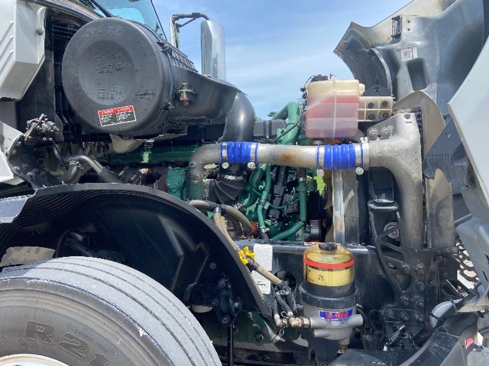 Sleeper Tractor-Heavy Duty Tractors-Volvo-2020-VNL64740-San Antonio-TX-519,811\n\t\tmiles-$ 60,750 - Image 20