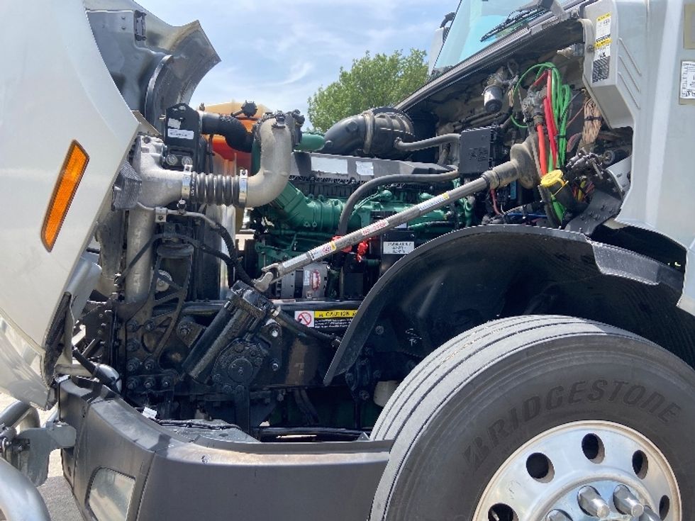 Sleeper Tractor-Heavy Duty Tractors-Volvo-2020-VNL64740-San Antonio-TX-519,811\n\t\tmiles-$ 60,750 - Image 21