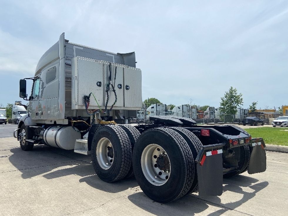 Sleeper Tractor-Heavy Duty Tractors-Volvo-2020-VNL64740-San Antonio-TX-519,811\n\t\tmiles-$ 60,750 - Image 5