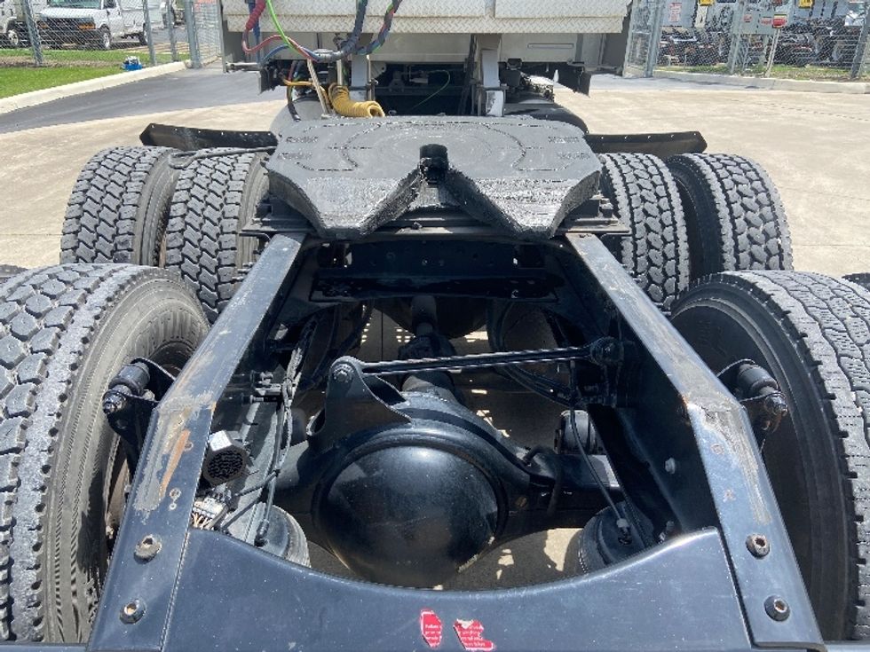 Sleeper Tractor-Heavy Duty Tractors-Volvo-2020-VNL64740-San Antonio-TX-519,811\n\t\tmiles-$ 60,750 - Image 6