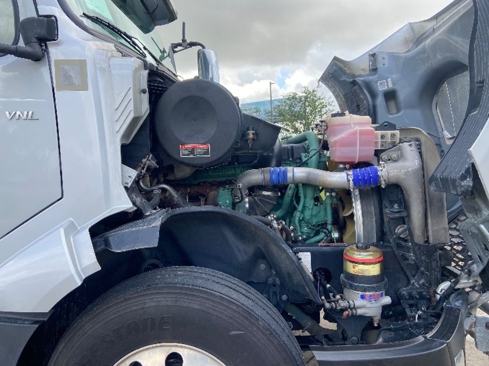 Sleeper Tractor-Heavy Duty Tractors-Volvo-2020-VNL64740-San Antonio-TX-547,227\n\t\tmiles-$ 59,750 - Image 20