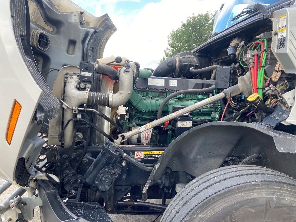 Sleeper Tractor-Heavy Duty Tractors-Volvo-2020-VNL64740-San Antonio-TX-547,227\n\t\tmiles-$ 59,750 - Image 21