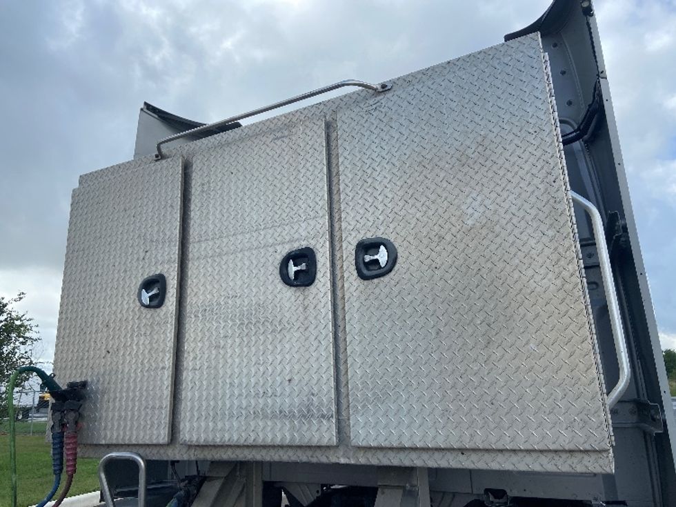Sleeper Tractor-Heavy Duty Tractors-Volvo-2020-VNL64740-San Antonio-TX-547,227\n\t\tmiles-$ 59,750 - Image 24