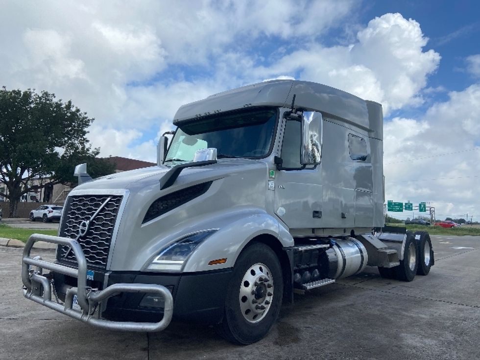 Sleeper Tractor-Heavy Duty Tractors-Volvo-2020-VNL64740-San Antonio-TX-547,227\n\t\tmiles-$ 59,750 - Image 3