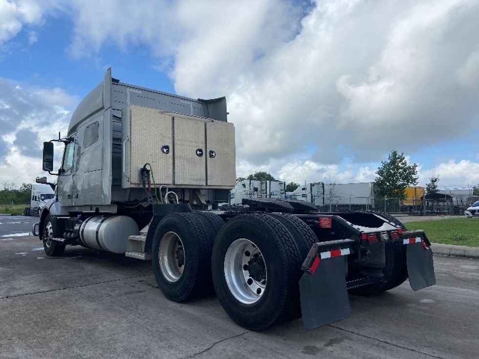 Sleeper Tractor-Heavy Duty Tractors-Volvo-2020-VNL64740-San Antonio-TX-547,227\n\t\tmiles-$ 59,750 - Image 5