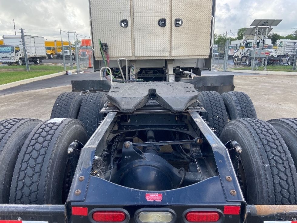 Sleeper Tractor-Heavy Duty Tractors-Volvo-2020-VNL64740-San Antonio-TX-547,227\n\t\tmiles-$ 59,750 - Image 6