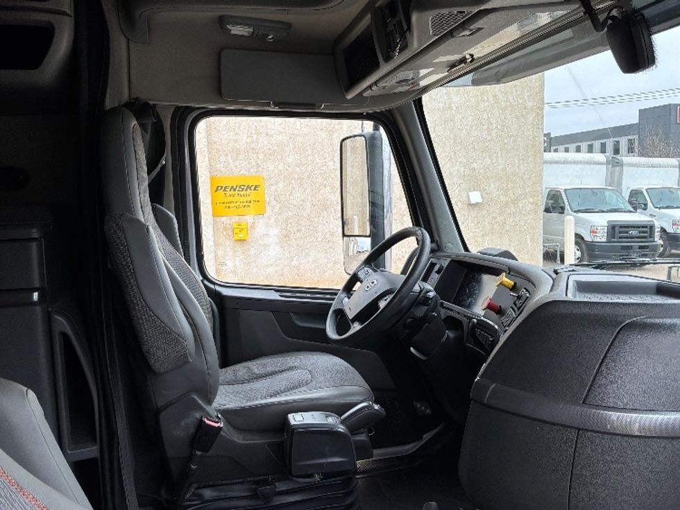 Sleeper Tractor-Heavy Duty Tractors-Volvo-2020-VNL64740-Sioux Falls-SD-461,536\n\t\tmiles-$ 60,000 - Image 15