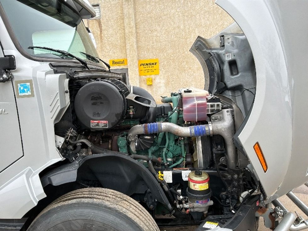 Sleeper Tractor-Heavy Duty Tractors-Volvo-2020-VNL64740-Sioux Falls-SD-461,536\n\t\tmiles-$ 60,000 - Image 20