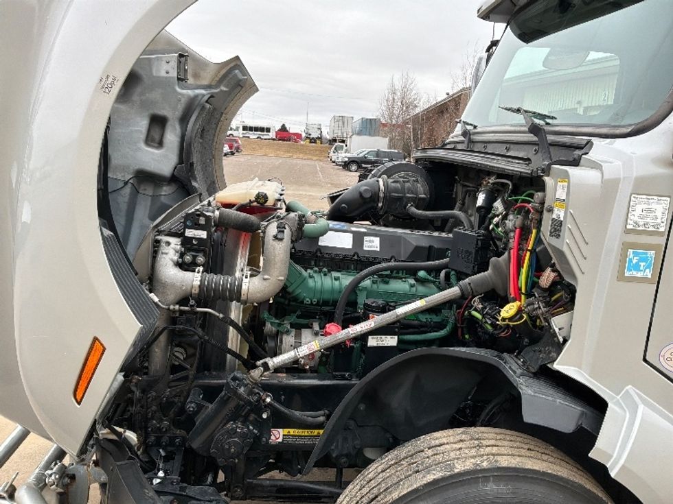 Sleeper Tractor-Heavy Duty Tractors-Volvo-2020-VNL64740-Sioux Falls-SD-461,536\n\t\tmiles-$ 60,000 - Image 21