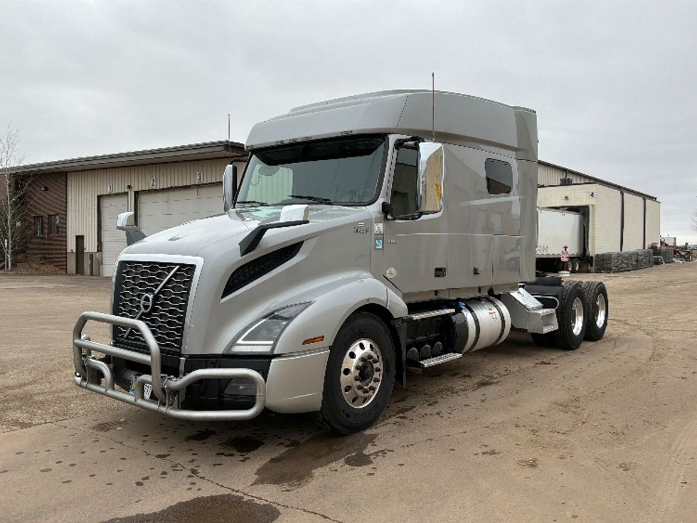 Sleeper Tractor-Heavy Duty Tractors-Volvo-2020-VNL64740-Sioux Falls-SD-461,536\n\t\tmiles-$ 60,000 - Image 3