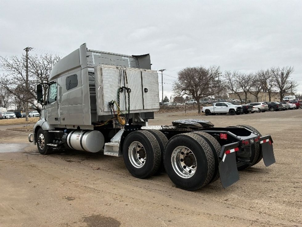 Sleeper Tractor-Heavy Duty Tractors-Volvo-2020-VNL64740-Sioux Falls-SD-461,536\n\t\tmiles-$ 60,000 - Image 5