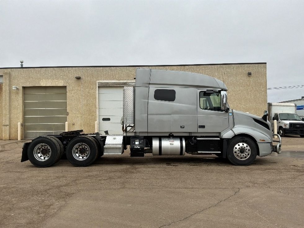 Sleeper Tractor-Heavy Duty Tractors-Volvo-2020-VNL64740-Sioux Falls-SD-461,536\n\t\tmiles-$ 60,000 - Image 8