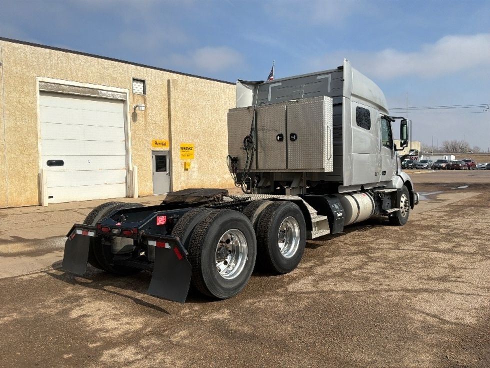 Sleeper Tractor-Heavy Duty Tractors-Volvo-2020-VNL64740-Sioux Falls-SD-575,817\n\t\tmiles-$ 52,500 - Image 7
