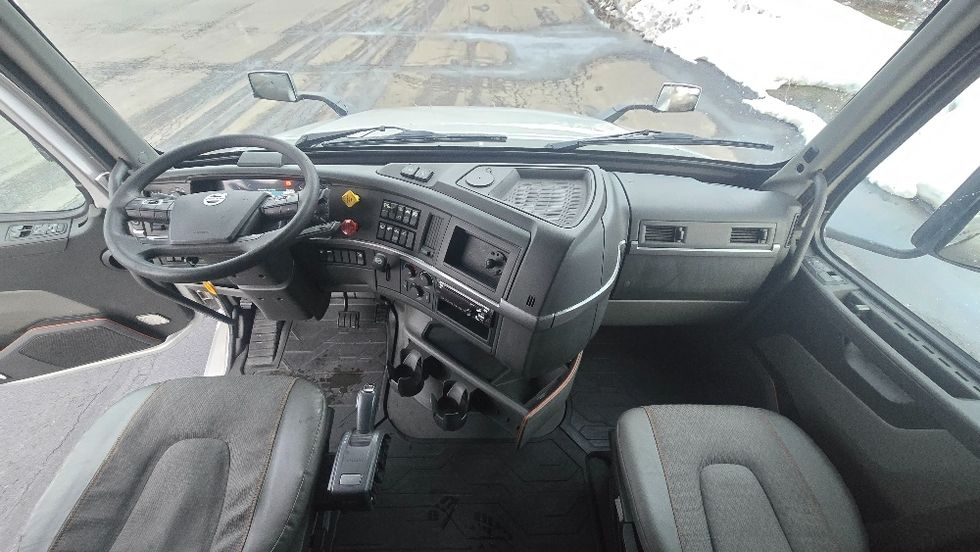 Sleeper Tractor-Heavy Duty Tractors-Volvo-2020-VNL64740-White Deer-PA-445,731\n\t\tmiles-$ 58,500 - Image 12