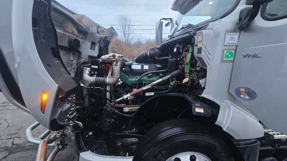 Sleeper Tractor-Heavy Duty Tractors-Volvo-2020-VNL64740-White Deer-PA-445,731\n\t\tmiles-$ 58,500 - Image 20