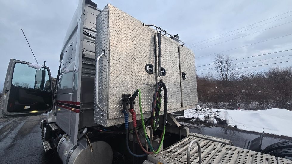 Sleeper Tractor-Heavy Duty Tractors-Volvo-2020-VNL64740-White Deer-PA-445,731\n\t\tmiles-$ 58,500 - Image 21