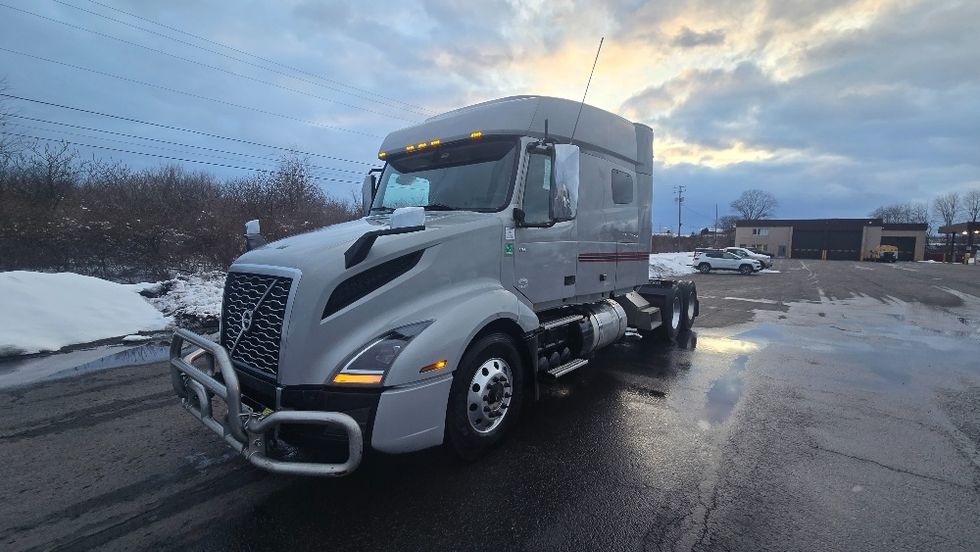 Sleeper Tractor-Heavy Duty Tractors-Volvo-2020-VNL64740-White Deer-PA-445,731\n\t\tmiles-$ 58,500 - Image 3