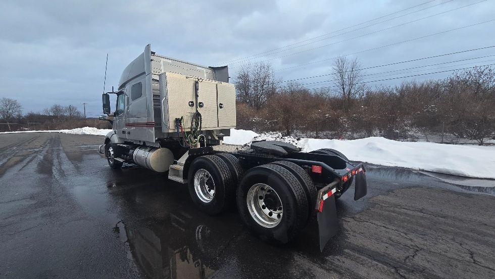 Sleeper Tractor-Heavy Duty Tractors-Volvo-2020-VNL64740-White Deer-PA-445,731\n\t\tmiles-$ 58,500 - Image 5