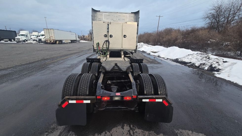 Sleeper Tractor-Heavy Duty Tractors-Volvo-2020-VNL64740-White Deer-PA-445,731\n\t\tmiles-$ 58,500 - Image 6