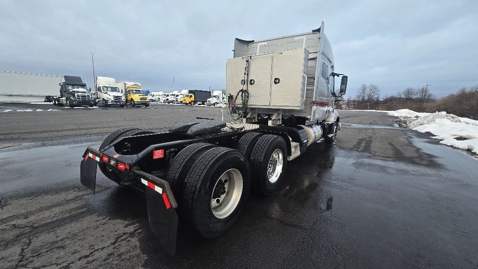 Sleeper Tractor-Heavy Duty Tractors-Volvo-2020-VNL64740-White Deer-PA-445,731\n\t\tmiles-$ 58,500 - Image 7