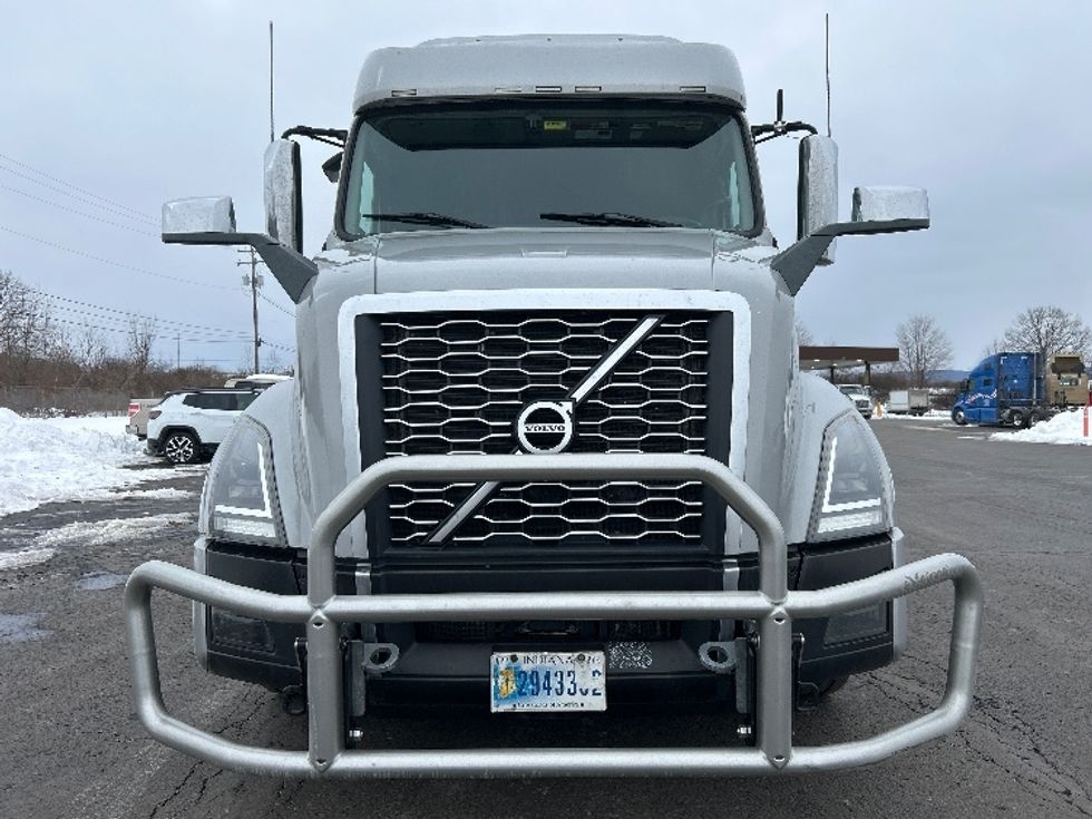 Sleeper Tractor-Heavy Duty Tractors-Volvo-2020-VNL64740-White Deer-PA-490,075\n\t\tmiles-$ 56,250 - Image 2