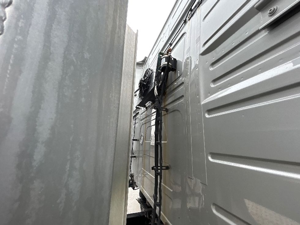 Sleeper Tractor-Heavy Duty Tractors-Volvo-2020-VNL64740-White Deer-PA-490,075\n\t\tmiles-$ 56,250 - Image 23