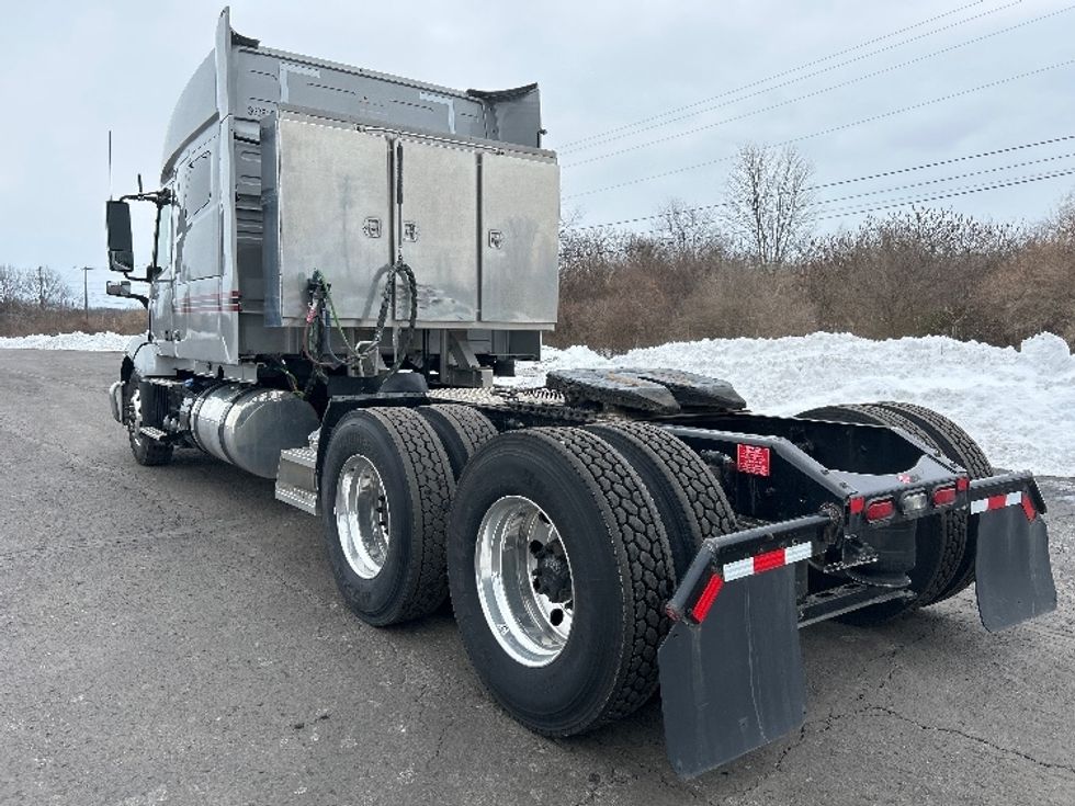 Sleeper Tractor-Heavy Duty Tractors-Volvo-2020-VNL64740-White Deer-PA-490,075\n\t\tmiles-$ 56,250 - Image 5