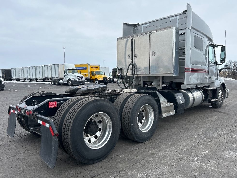 Sleeper Tractor-Heavy Duty Tractors-Volvo-2020-VNL64740-White Deer-PA-490,075\n\t\tmiles-$ 56,250 - Image 7