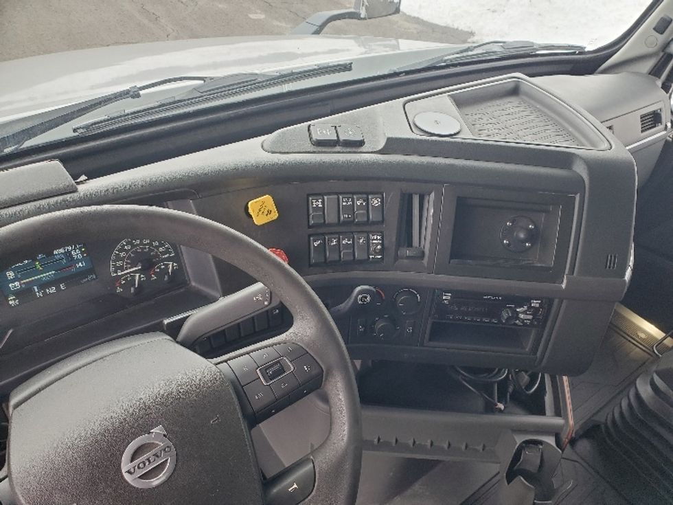 Sleeper Tractor-Heavy Duty Tractors-Volvo-2020-VNL64740-White Deer-PA-496,797\n\t\tmiles-$ 55,750 - Image 10