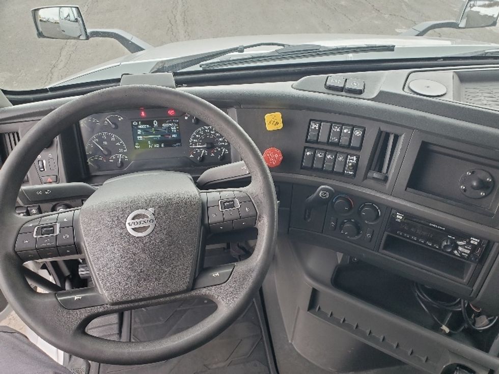 Sleeper Tractor-Heavy Duty Tractors-Volvo-2020-VNL64740-White Deer-PA-496,797\n\t\tmiles-$ 55,750 - Image 11