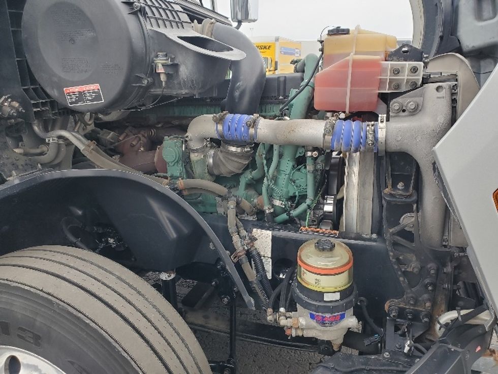 Sleeper Tractor-Heavy Duty Tractors-Volvo-2020-VNL64740-White Deer-PA-496,797\n\t\tmiles-$ 55,750 - Image 19
